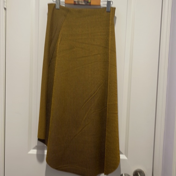 High-Low A-Skirts - Picture 3 of 3
